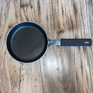 Single egg nonstick frying pan